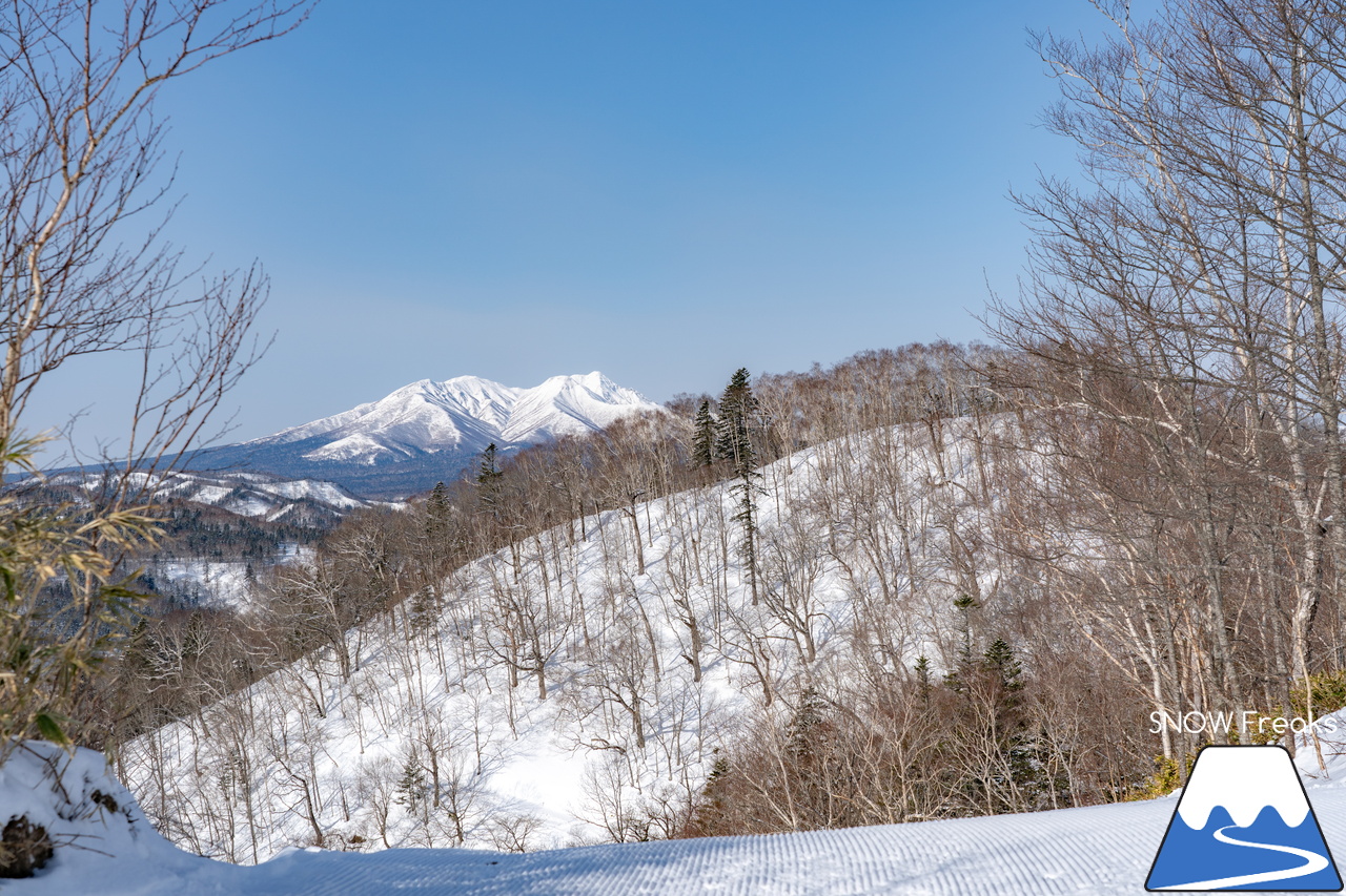 標津町営金山スキー場｜流氷の向こう側には国後島。景色もコースも、楽しすぎる日本最東端のローカルゲレンデ！